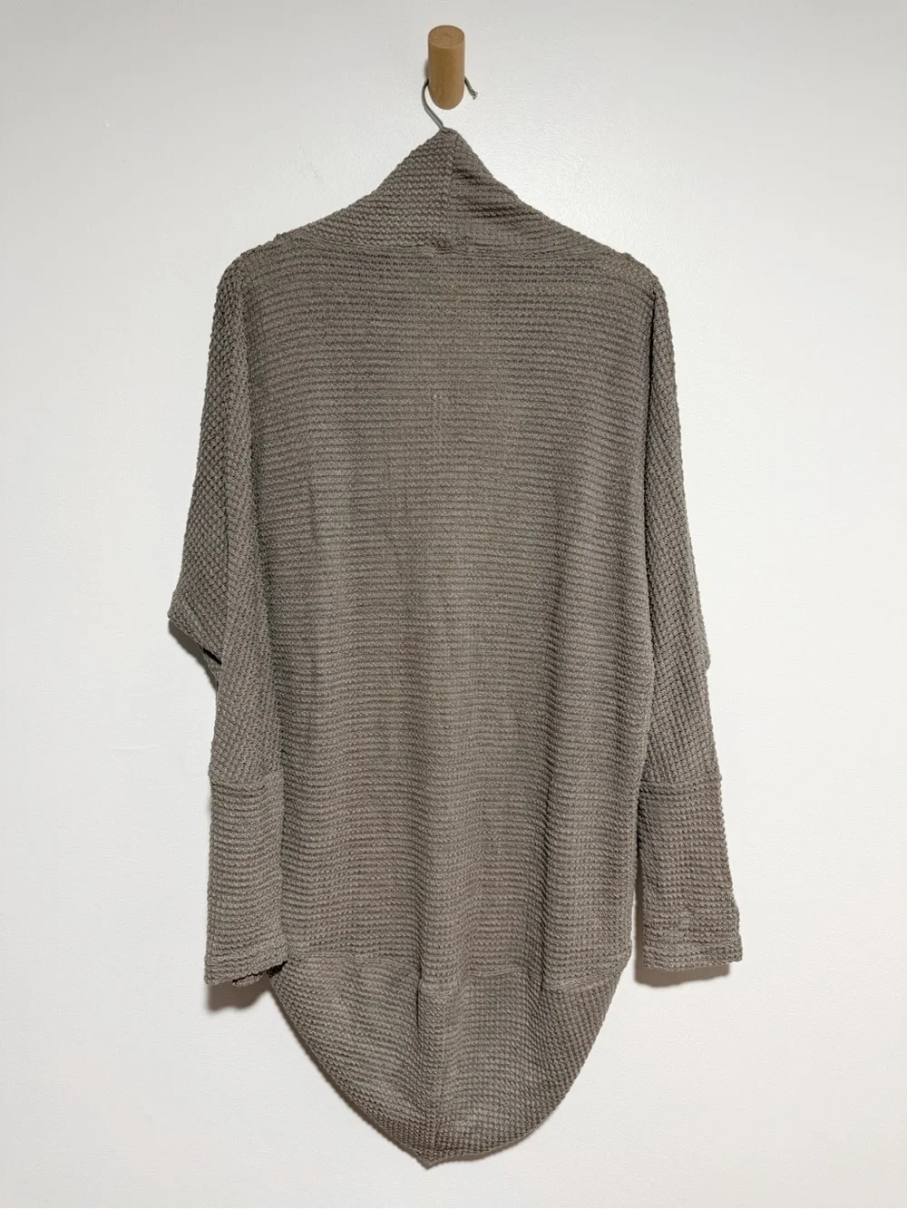 NWT In Loom Open Front Round Shaped Waffle Knit Cardigan Size M/L Taupe